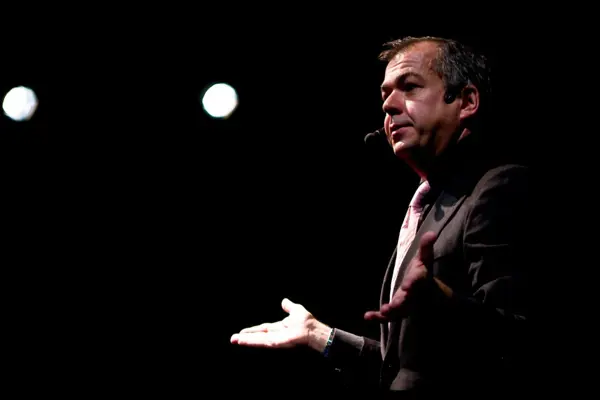Leidinggeven in de hybride organisatie, zo blijf je als leider onmisbaar
