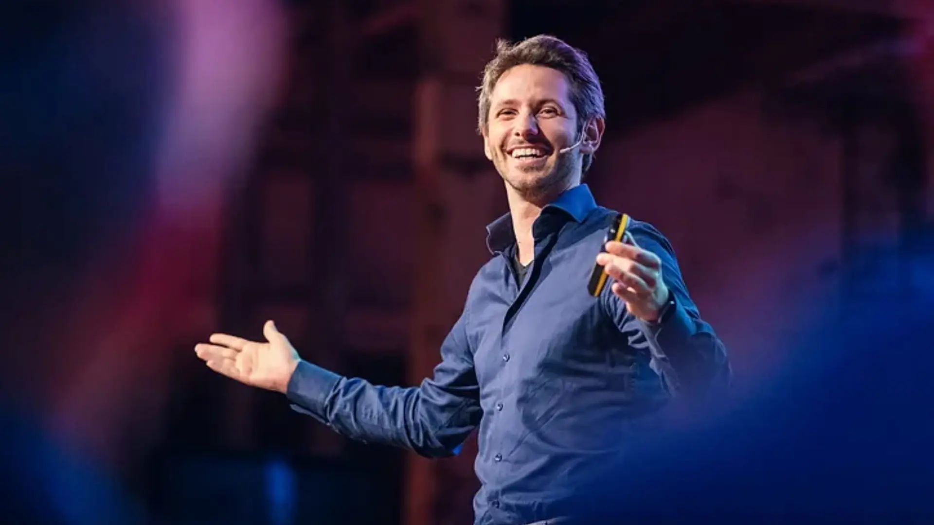 Wouter de Jong - Professioneel spreker en trainer. Voormalig jurist en acteur. Zorgt voor meer plezier, autonomie en effectiviteit via simpele denkwijzen en technieken. 
