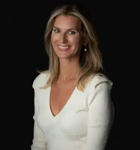 Angelique de Vogel - Veranderingsmanager, directeur en auteur. Ze inspireert met verhalen over leiderschap en transformatie die tot echte verandering aanzetten.