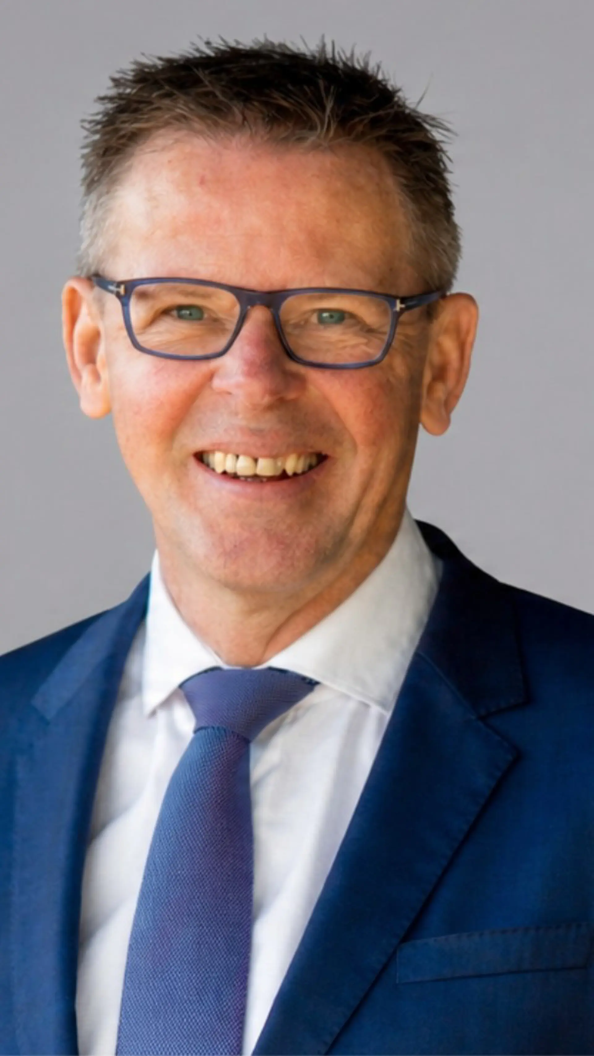 Doekle Terpstra - <p data-start="1305" data-end="1444">Ervaren bestuurder en veranderexpert die laat zien hoe mensgericht leiderschap teams versterkt en organisaties duurzaam in beweging brengt.</p>