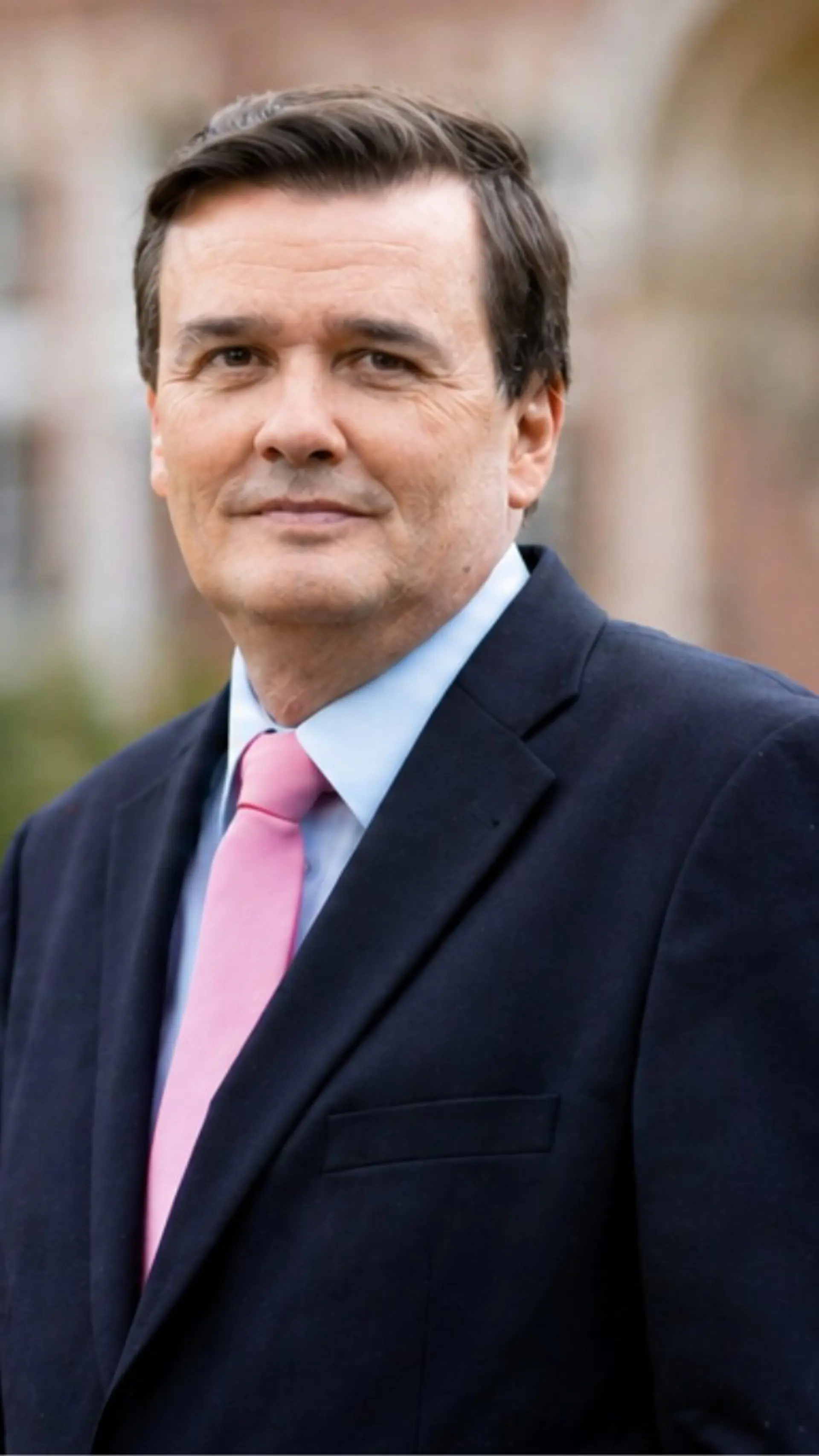 James Kennedy - <p>Historicus en politiek expert die complexe ontwikkelingen inzichtelijk maakt en organisaties helpt strategisch te navigeren door maatschappelijke verandering.</p>