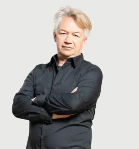 Jurryt van de Vooren - Sporthistoricus en onderzoeker die met verhalen, beelden en verrassende inzichten het rijke erfgoed van Nederlandse sport laat herleven voor elk publiek.