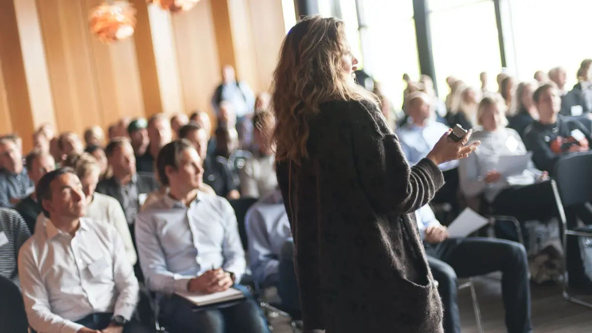Hoe organiseer je een succesvol evenement met sprekers?