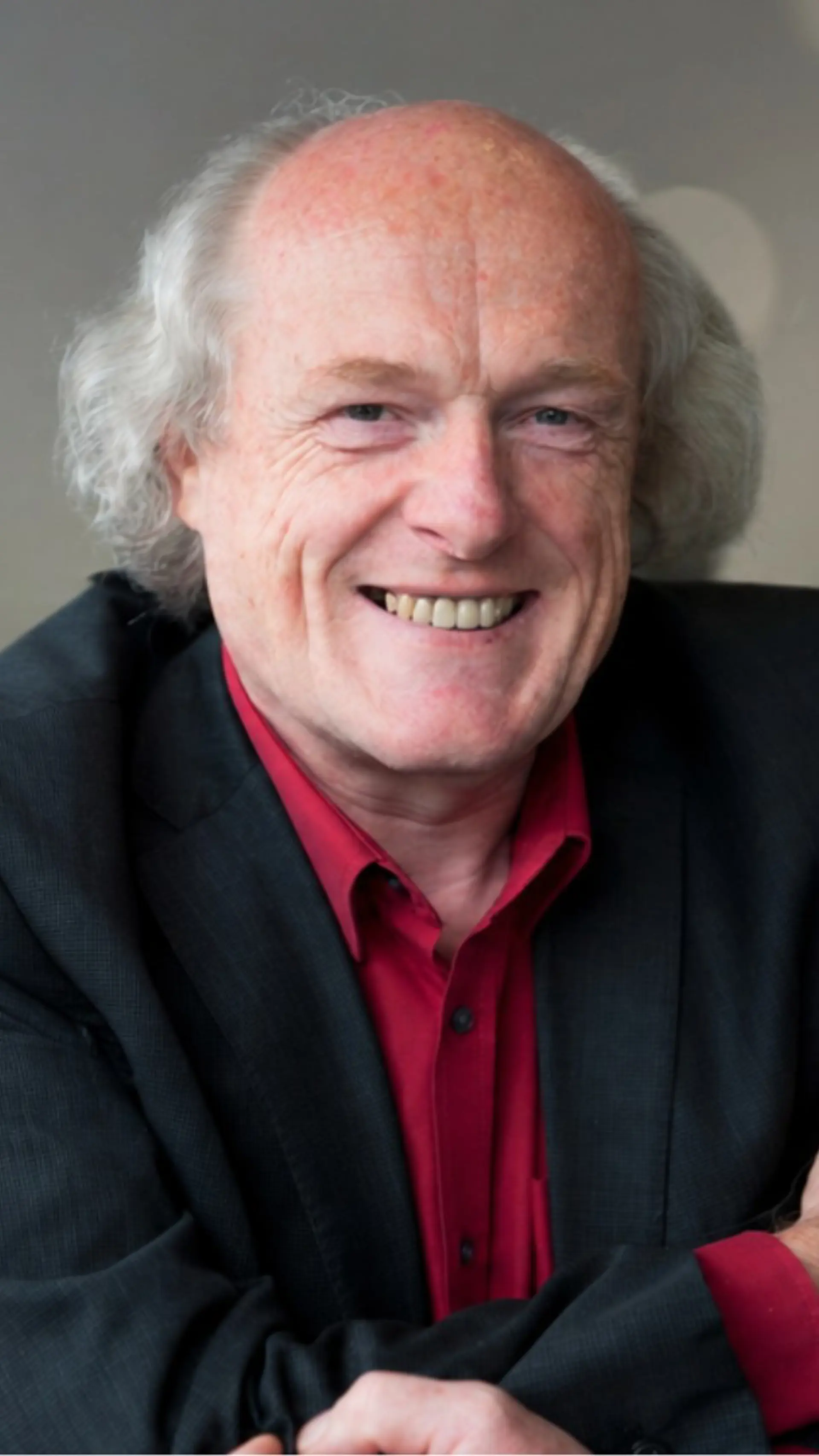 Jef Staes - <p data-start="2081" data-end="2233">Innovatie expert, cultuurdenker en veranderaar die bedrijven wakker schudt met scherpe inzichten over leren, talent en de kracht van vernieuwend denken.</p>