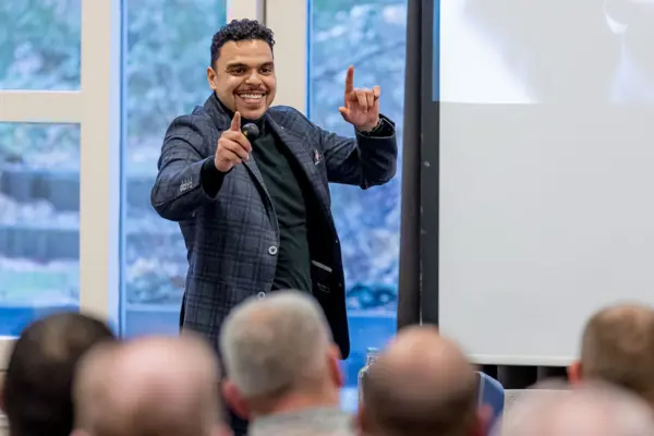 Van vastzitten naar vooruitkijken: de impact van Alexandro Reyes Rodriguez