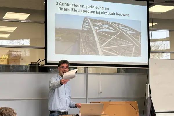 Gerard Vos als dagvoorzitter over circulair bouwen en slopen