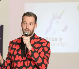 Zichtbaarheid, lef en menselijkheid: het verhaal van Ronald Mol