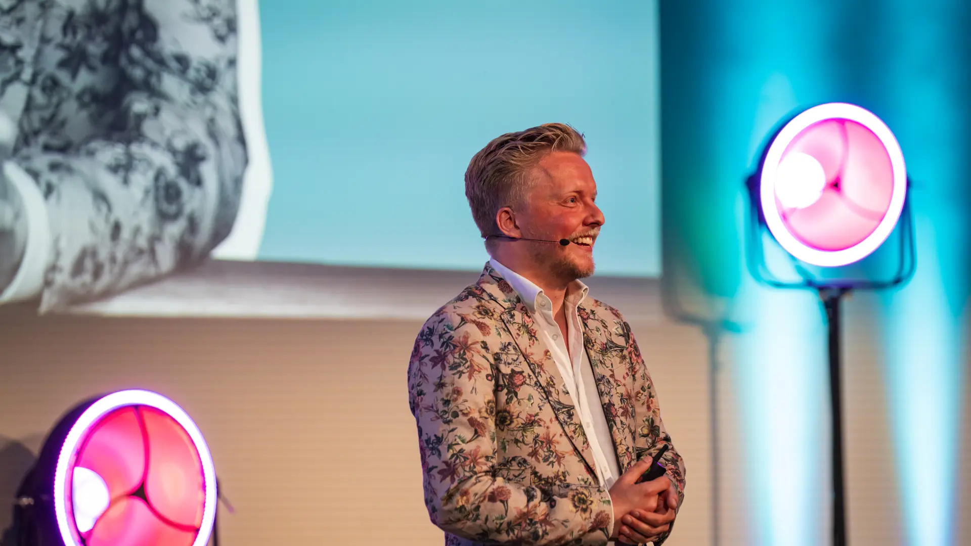 Sebastiaan Kieft - <p data-pm-slice="1 1 []">Spreker en consultant neurodiversiteit inspireert organisaties met humor en scherpe inzichten over Neuro-inclusief leiderschap en werkcultuur.</p>