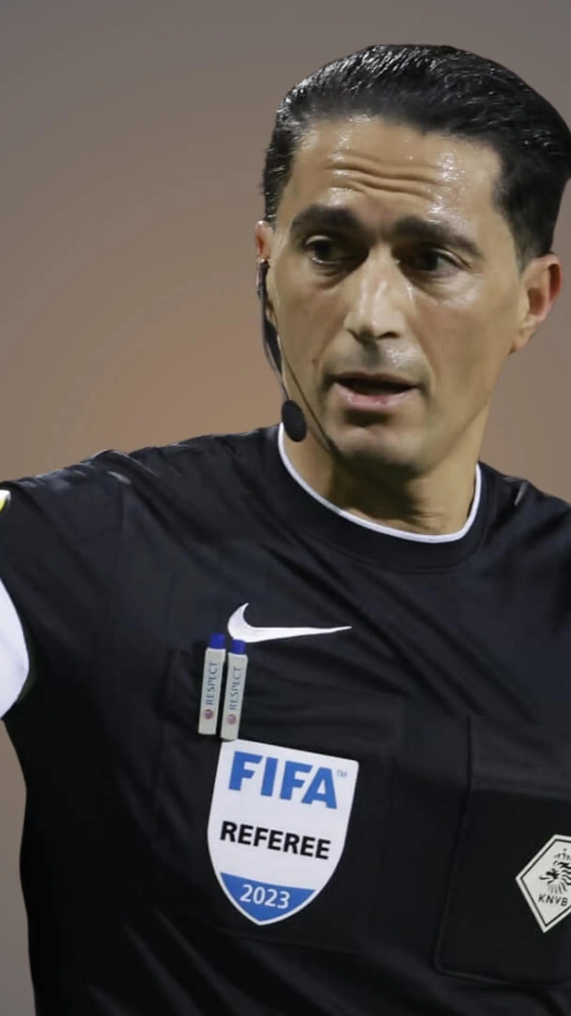 Serdar Gözübüyük - <p data-start="2011" data-end="2175">Internationaal scheidsrechter en motivatiespreker die sport, samenleving en persoonlijke groei samenbrengt met inspirerende inzichten en realistische voorbeelden.</p>