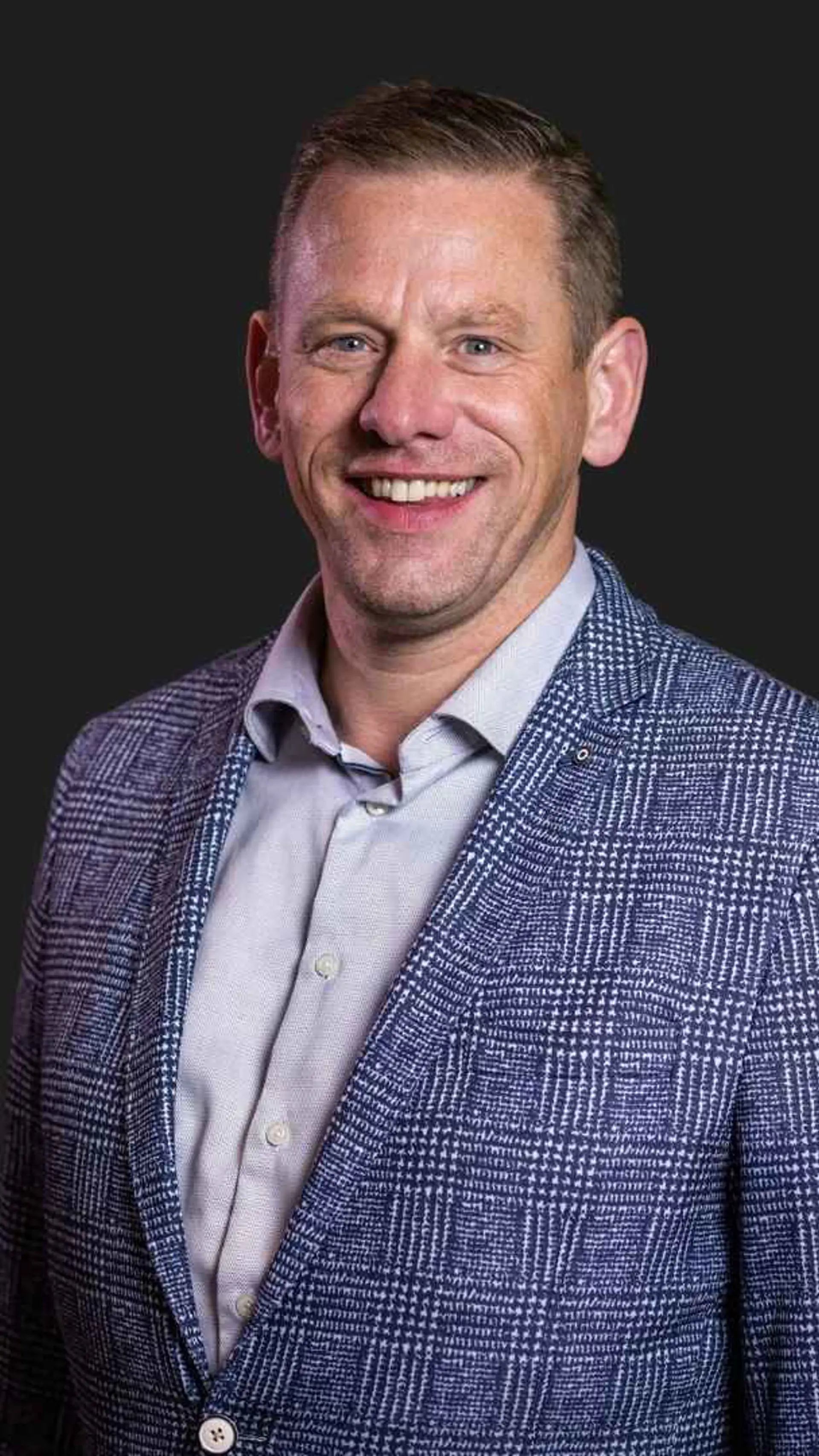 Ronald van der Molen - <p data-start="1534" data-end="1708">Coach, organisatieontwikkelaar en specialist in natuurlijk leiderschap die laat zien hoe teams meer energie, creativiteit en wendbaarheid bereiken.</p>