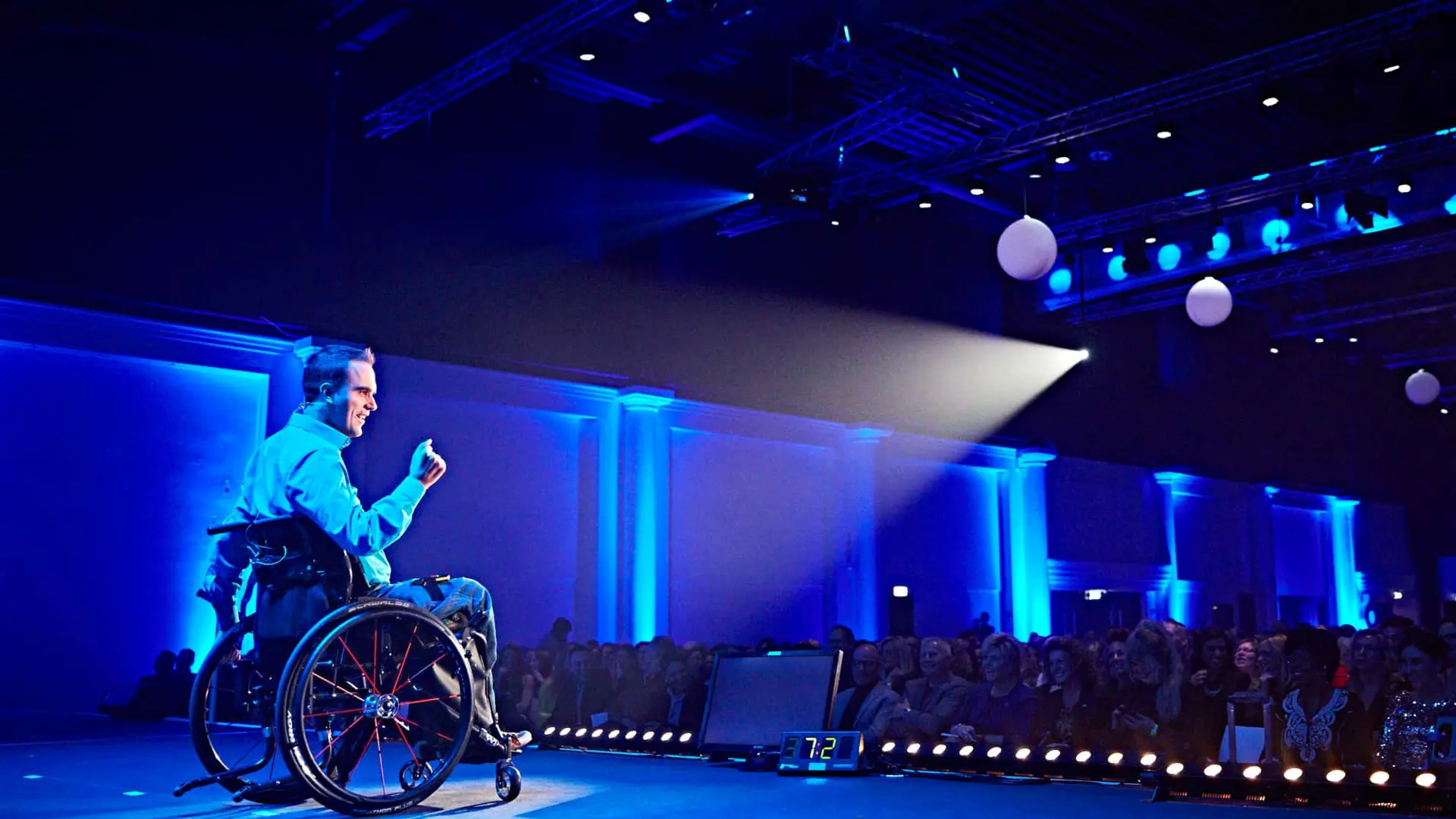 Jaap Bressers - <p data-start="2265" data-end="2457">Cabaretier, inspirator en specialist in kleine acties die grote impact geven, met verhalen die energie, perspectief en motivatie samenbrengen.</p>
