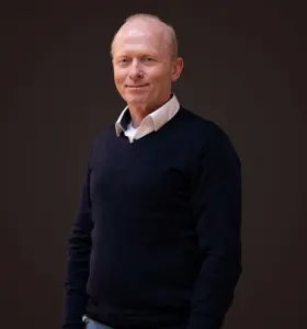 Theo Kroese - Organisatieverandering expert die leiders helpt mensgericht te sturen en teams ondersteunt om verandering lichter, sneller en natuurlijker te laten ontstaan.