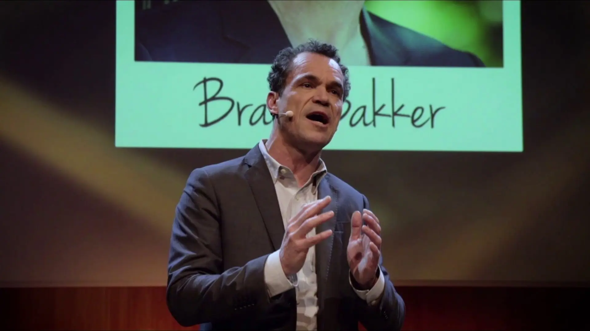 Bram Bakker - <p data-start="1277" data-end="1417">Psychiater, auteur en expert in mentale gezondheid die complexe thema's helder maakt en met luchtige inzichten teams versterkt en inspireert.</p>