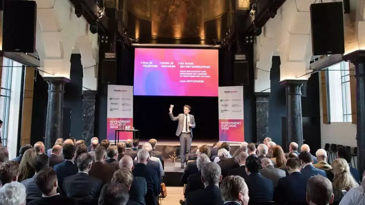Waarom een dagvoorzitter inhuren cruciaal is voor een succesvolle bijeenkomst