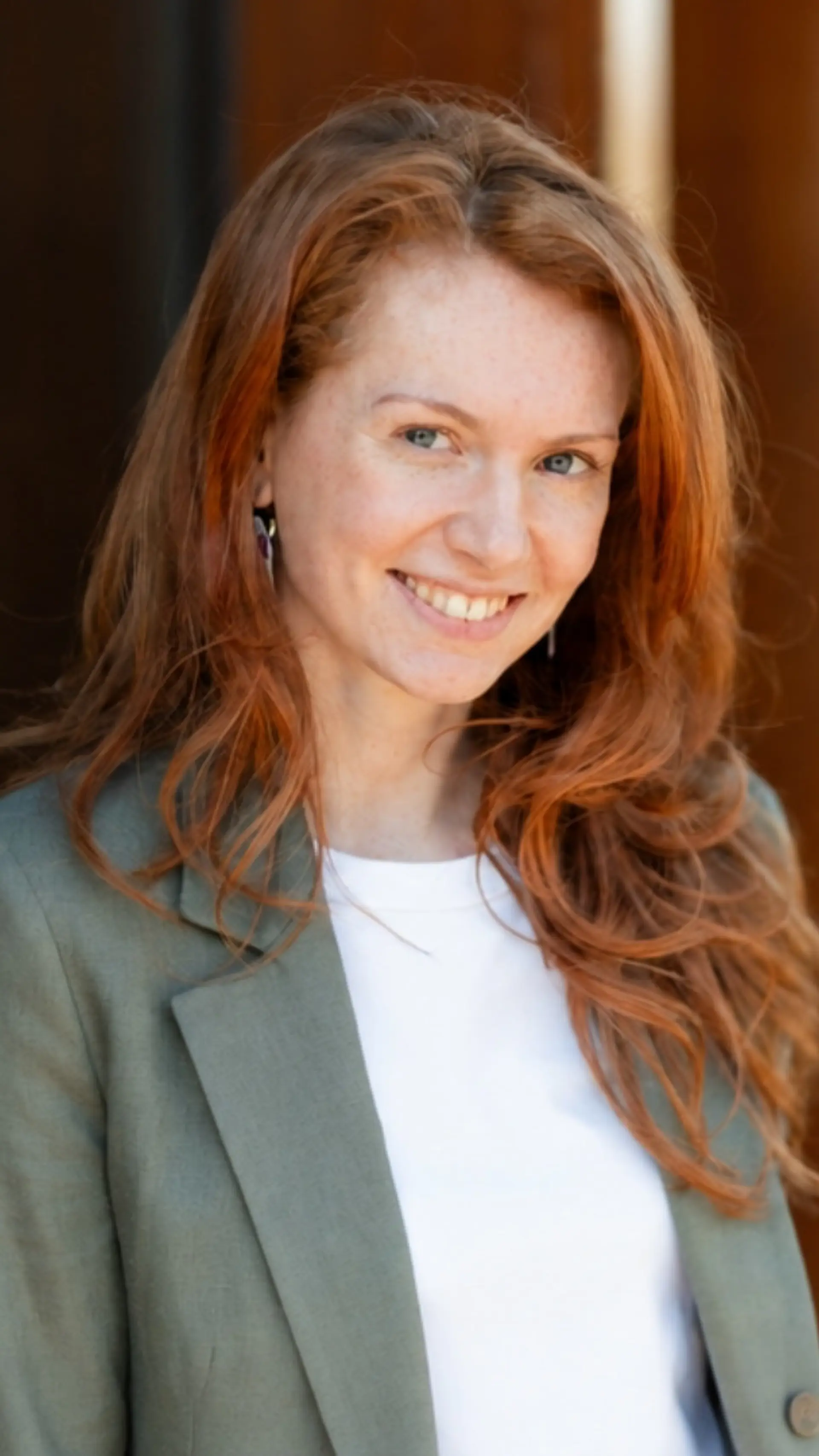 Carmen van de Beek - <p data-pm-slice="1 1 []">Generatie Z ondernemer, Managing Partner en toezichthouder in het onderwijs, verbindt generaties met praktijkervaring en strategische scherpte.</p>