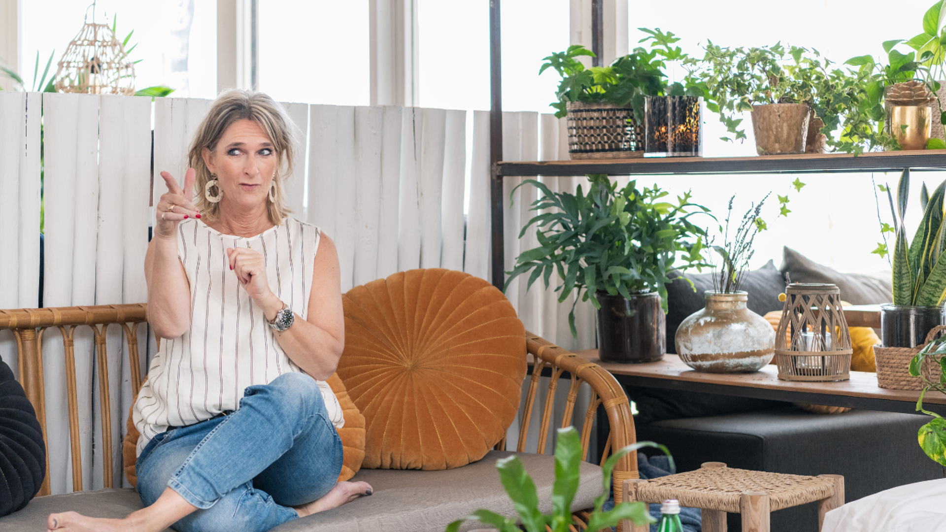 Cleo Epskamp - <p data-start="1345" data-end="1492">Coach, trainer en ondernemer die diep doorleefde ervaring vertaalt naar praktische inzichten over herstelkracht, richting en menselijk leiderschap.</p>