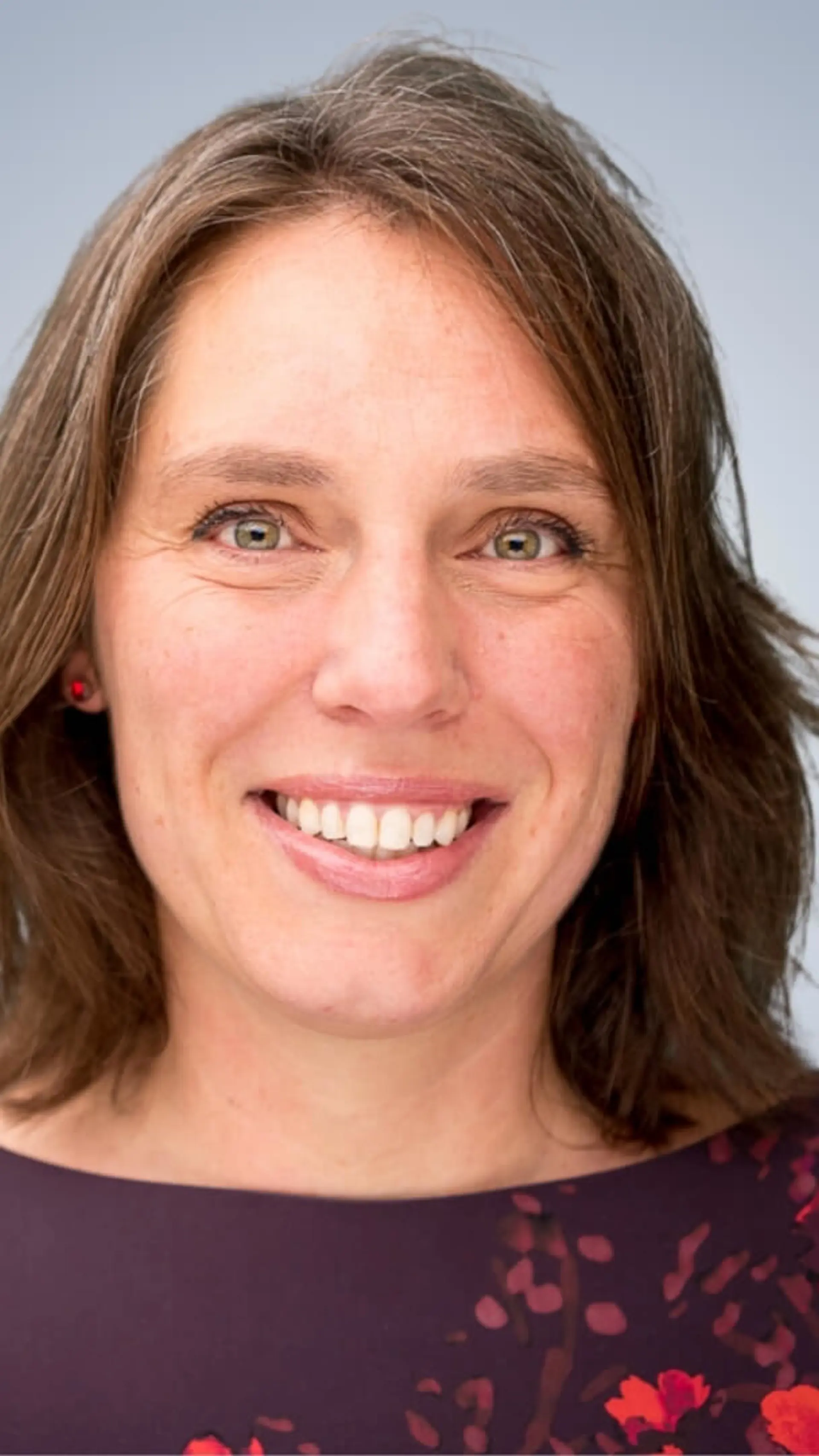 Karin Seijdell - <p data-start="2071" data-end="2217">Geestelijk verzorger, theoloog en trainer die complexe levensvragen toegankelijk maakt en publieken begeleidt naar nieuwe betekenis en veerkracht.</p>