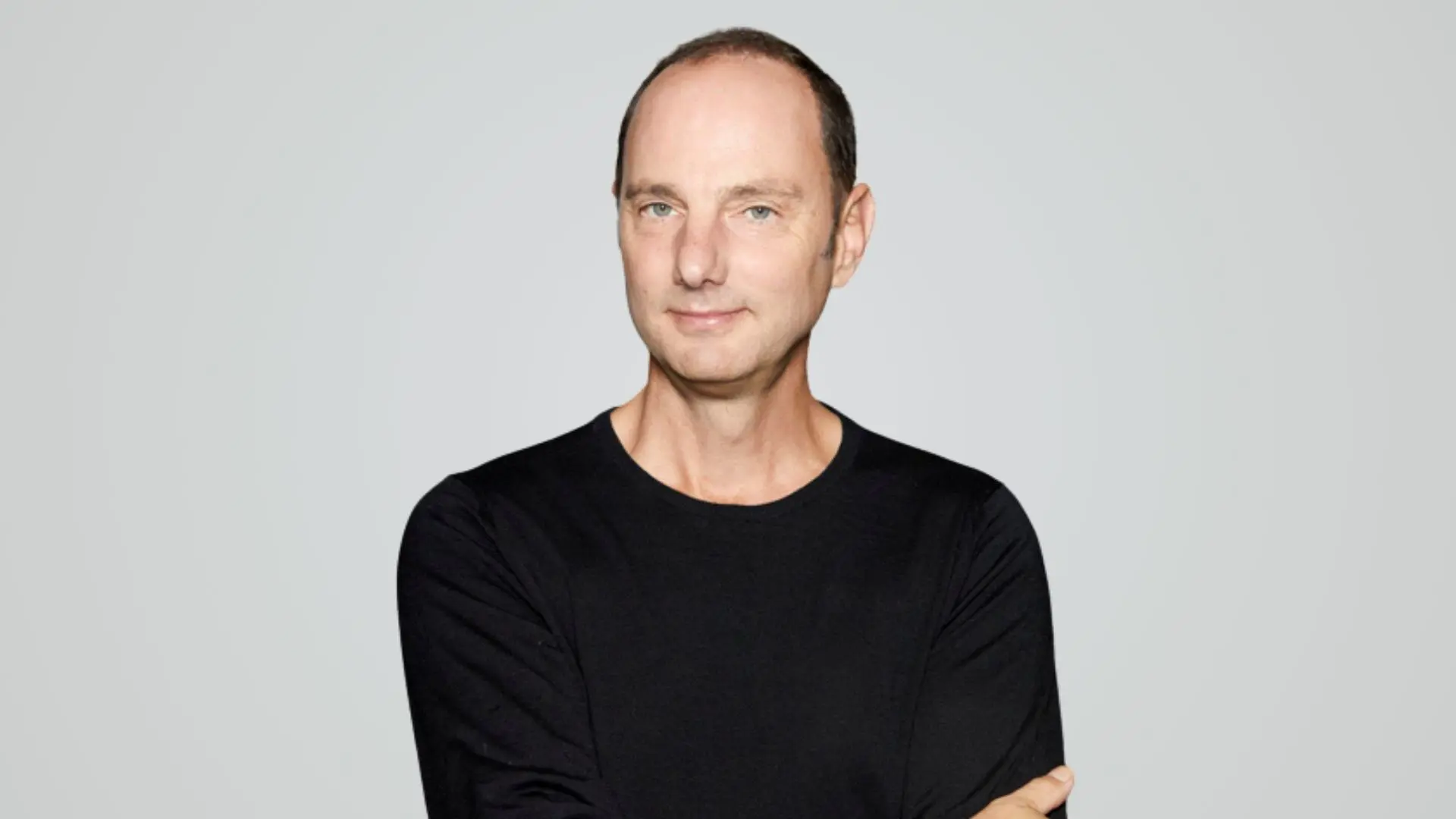 Thomas van Luyn - <p>Cabaretier, schrijver en dagvoorzitter met messcherpe humor en wetenschappelijke diepgang over stress, focus en werkgeluk.</p>