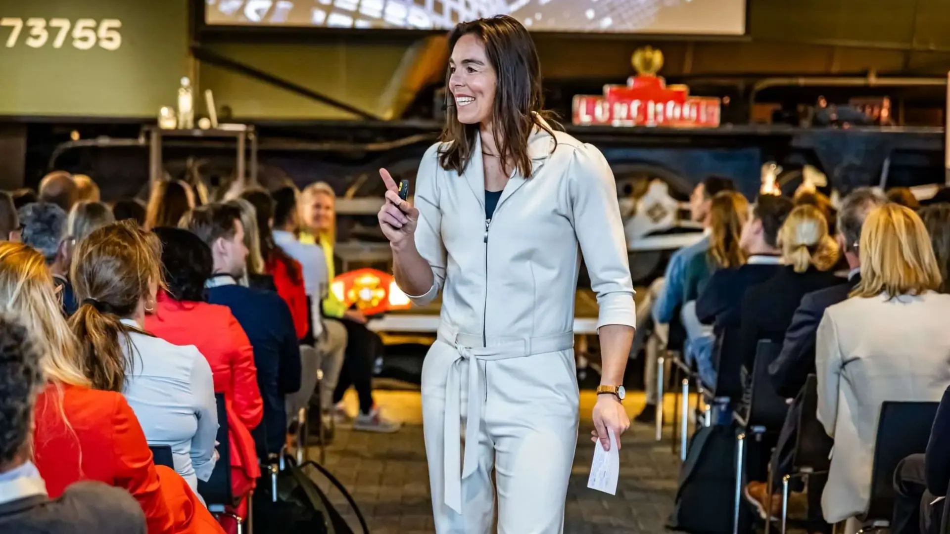 Nouchka Fontijn - <p>Olympisch topbokser en discipline coach. Ze helpt organisaties sterker te presteren onder druk, met inzichten uit de wereld van de topsport.</p>