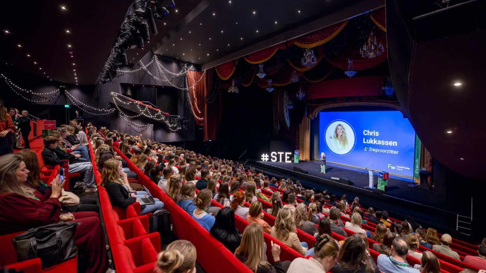 Chris Lukkassen - <p>Dagvoorzitter en presentator die complexe thema’s toegankelijk maakt, scherpe vragen stelt en met frisse energie verbinding creëert in de zaal.</p>