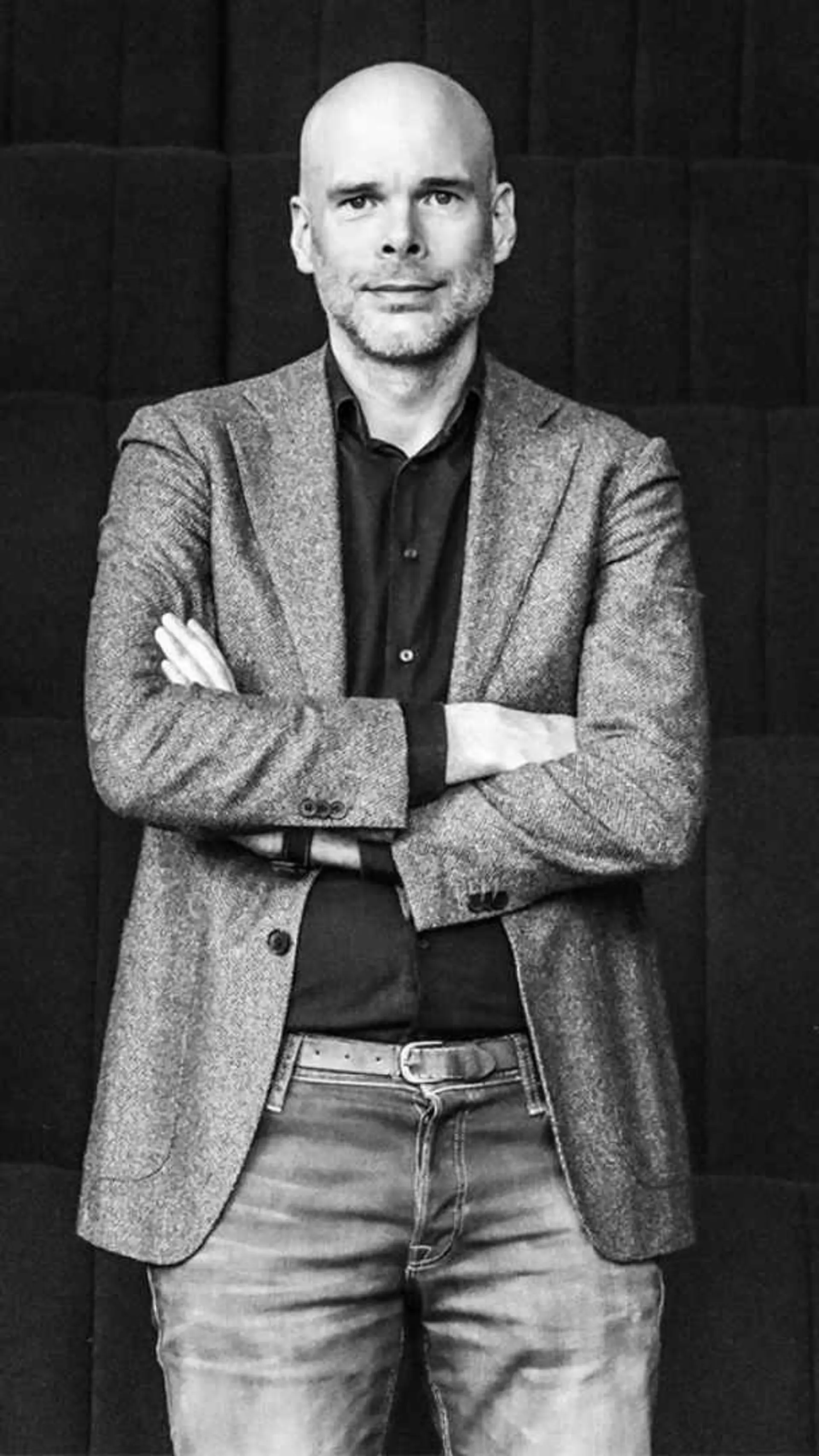 Hans Zomer - <p>Expert in overtuiging, leiderschap en teamdynamiek. Helpt organisaties effectiever communiceren en klantgerichter werken met psychologische beïnvloedingstechnieken.</p>