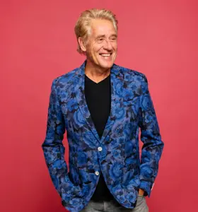 Peter Heerschop - Cabaretier en dagvoorzitter die scherpe humor koppelt aan interactie, met veel gevoel voor timing en een natuurlijke verbinding met iedere zaal.