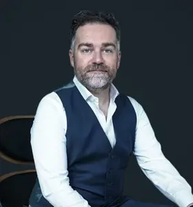 Klaas Dijkhoff - Voormalig politicus en gedragswetenschapper die ervaring uit de politieke top vertaalt naar verrassende inzichten over keuzes en menselijk gedrag.