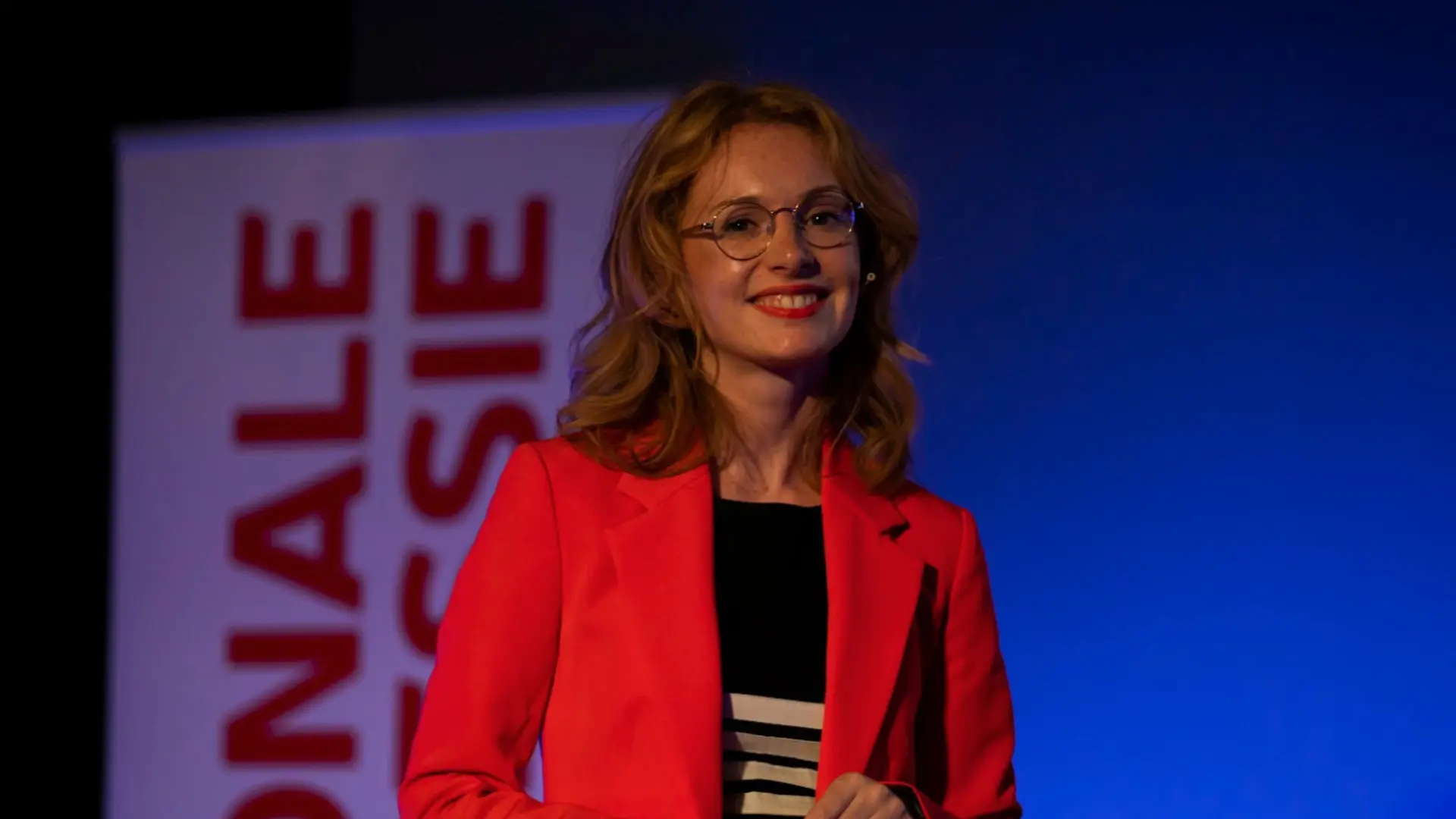 Carmen van de Beek - <p data-pm-slice="1 1 []">Generatie Z ondernemer, Managing Partner en toezichthouder in het onderwijs, verbindt generaties met praktijkervaring en strategische scherpte.</p>