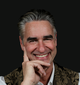 Louis Baerts - Illusionist en spreker. Hij&nbsp;combineert magie en ondernemerschap om werkplezier tastbaar te maken en teams direct in actie te zetten.