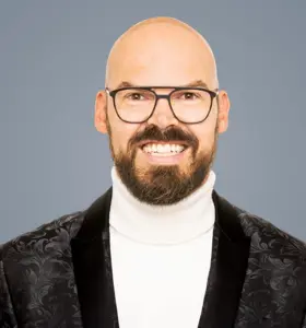 Gerard Duursma - Transformer en AI spreker die complexe technologie menselijk maakt en organisaties helpt om AI te vertalen naar richting en gedragen verandering.