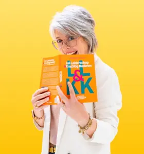 Stephanie van Rossum - Spreker, trainer en auteur die leiders helpt minder hard te werken en meer impact te maken door anders te luisteren, leiden en kaderen.