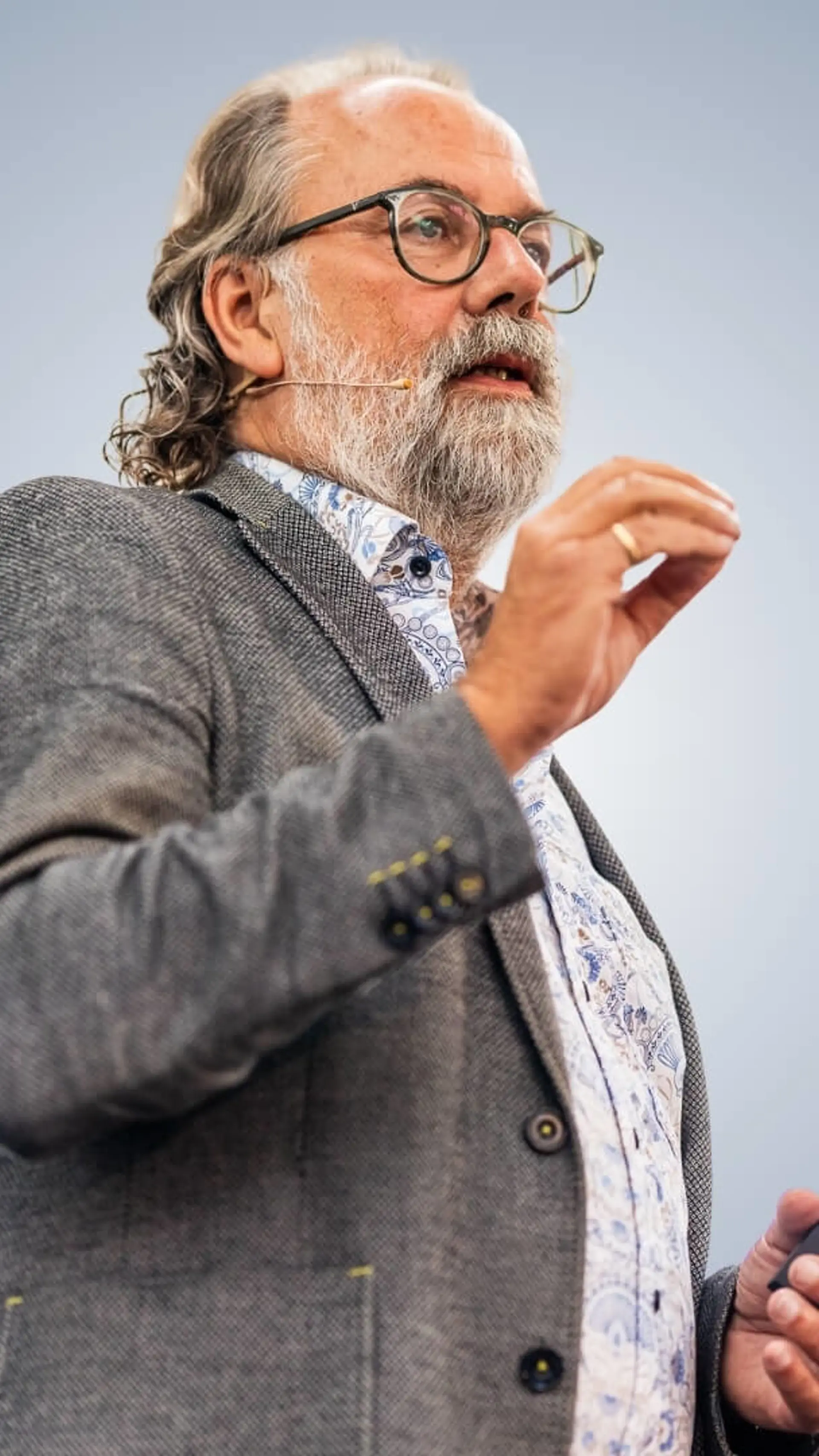 Maarten Steinbuch - <p data-start="2456" data-end="2615">Hoogleraar ondernemer en innovator die complexe technologie vertaalt naar heldere inzichten voor organisaties die richting zoeken in een veranderende wereld.</p>