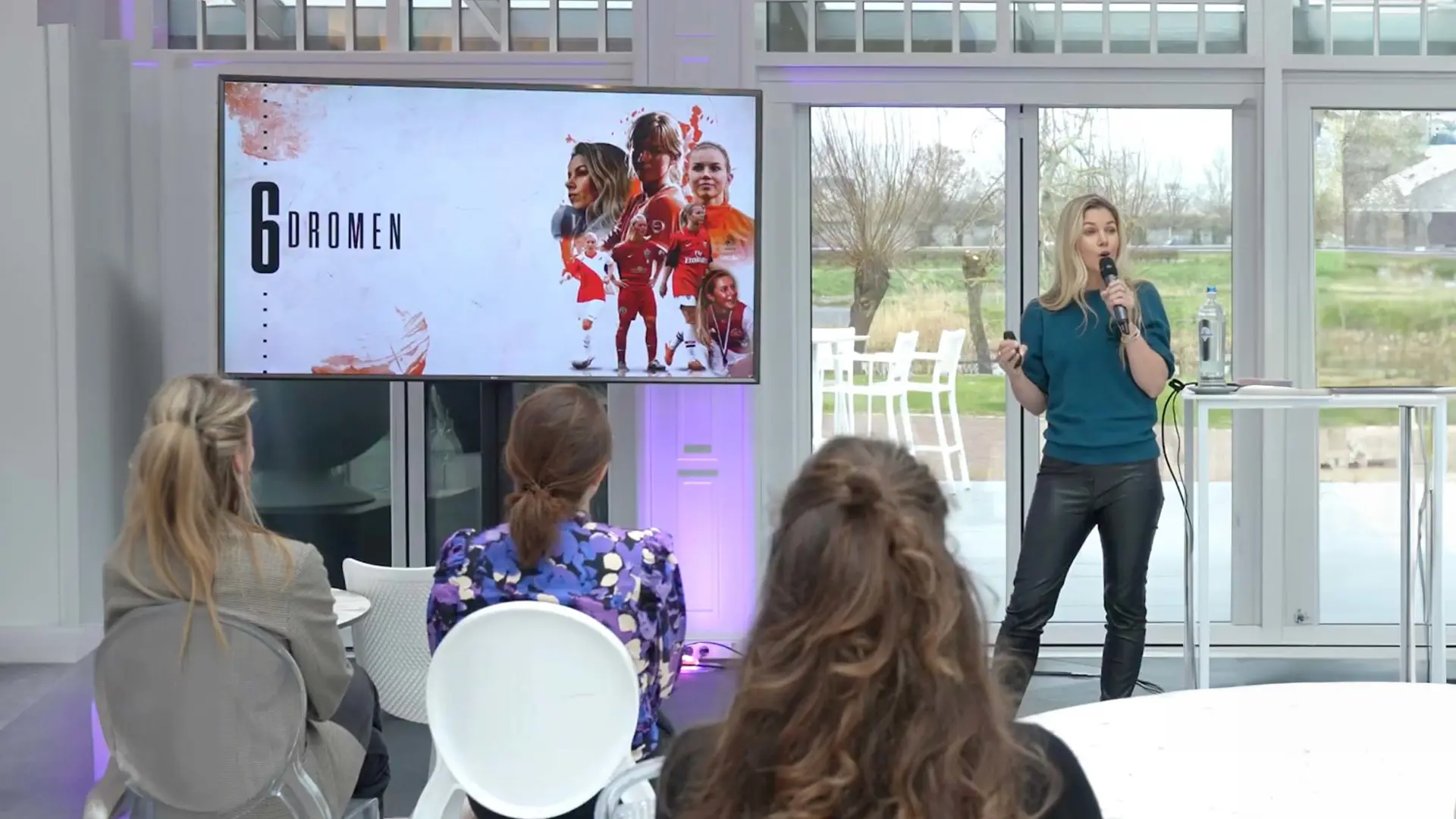 Anouk Hoogendijk - <p>Voormalig profvoetbalster en spreker die unieke inzichten biedt over teamwork, leiderschap en doorzettingsvermogen.</p>