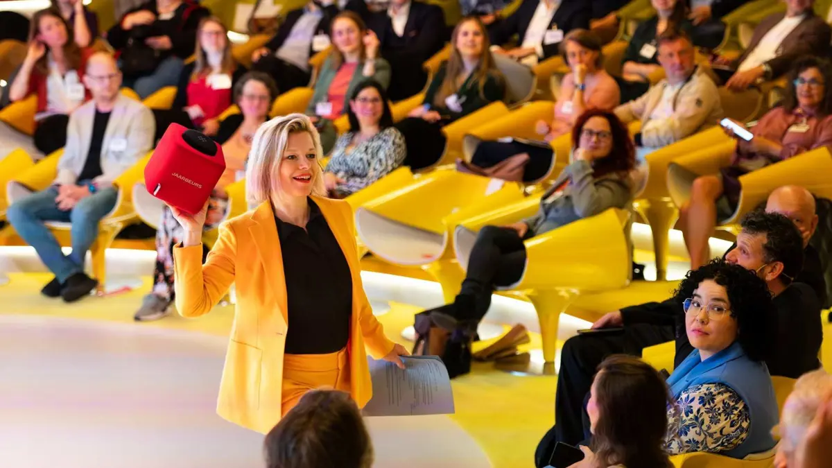 Waarom een externe dagvoorzitter je evenement onvergetelijk maakt