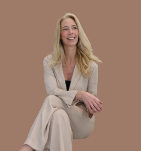 Lianne de Jong - Spreker, dagvoorzitter en communicatieprofessional die leiders en teams begeleidt naar bewustzijn, heldere besluitvorming en authentiek leiderschap van binnenuit.