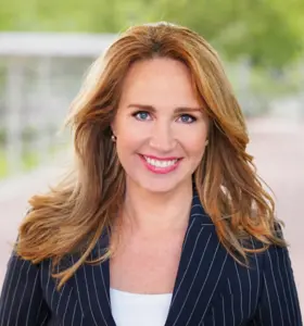 Helga van Leur - Klimaatdeskundige, meteoroloog en duurzaamheidsambassadeur die organisaties meeneemt in de kansen van toekomstbestendig denken en bewust handelen.