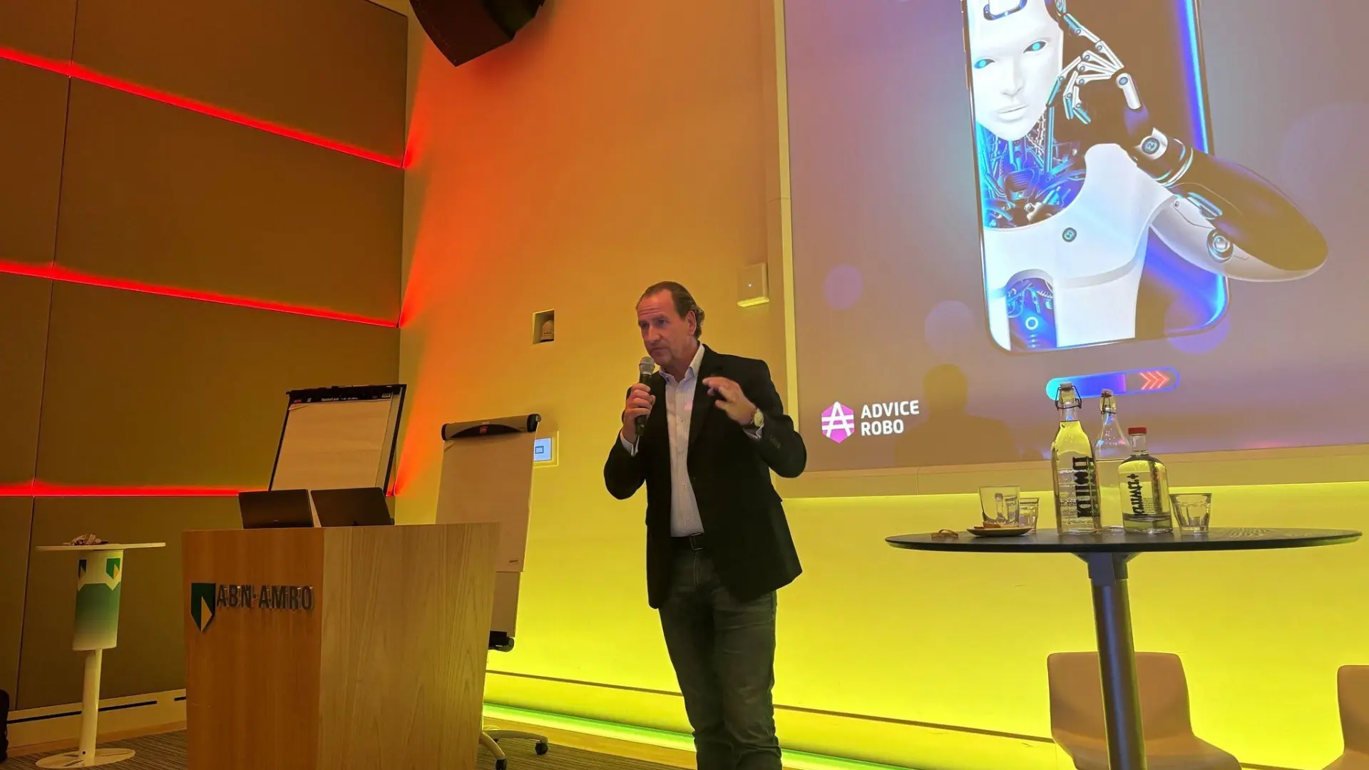 Diederick van Thiel - <p>Fintech ondernemer en board advisor deelt inzichten over AI en besluitvorming in finance en laat zien hoe organisaties groeien naar schaalbare impact</p>