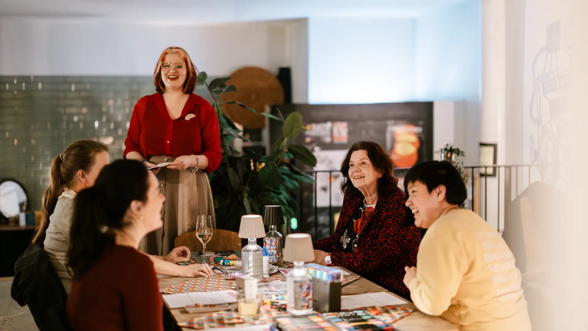 Iris Blue - <div>Phoenix People. Ze laat zorgprofessionals, beleidsmakers en event organisaties zien hoe kwetsbaarheid de sleutel wordt tot echte veerkracht.</div>