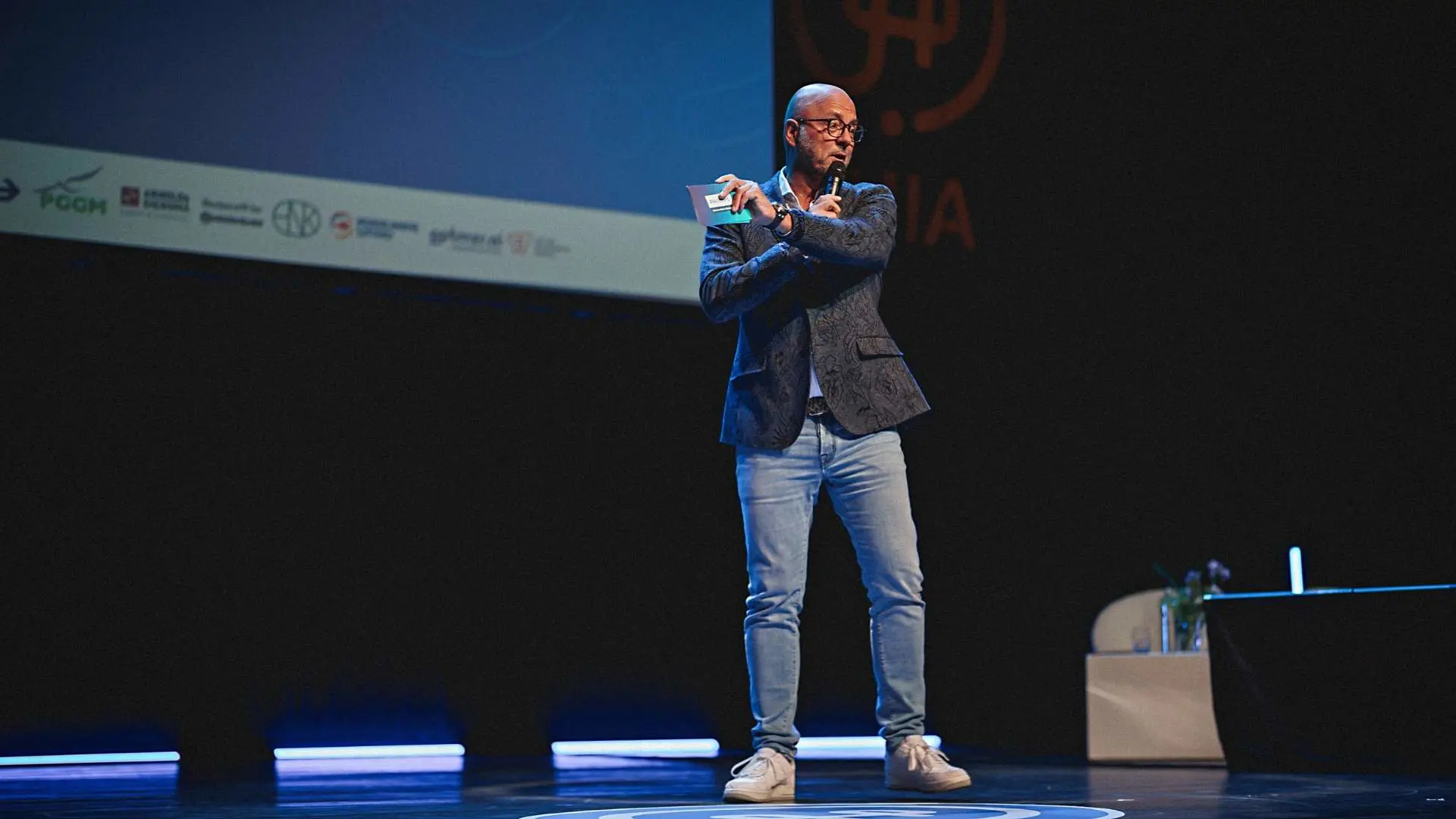 Han Leenhouts - <p data-start="2234" data-end="2379">Communicatiecoach en pitchspecialist die professionals helpt om overtuigend te presenteren, krachtig te verbinden en meer resultaat te behalen.</p>