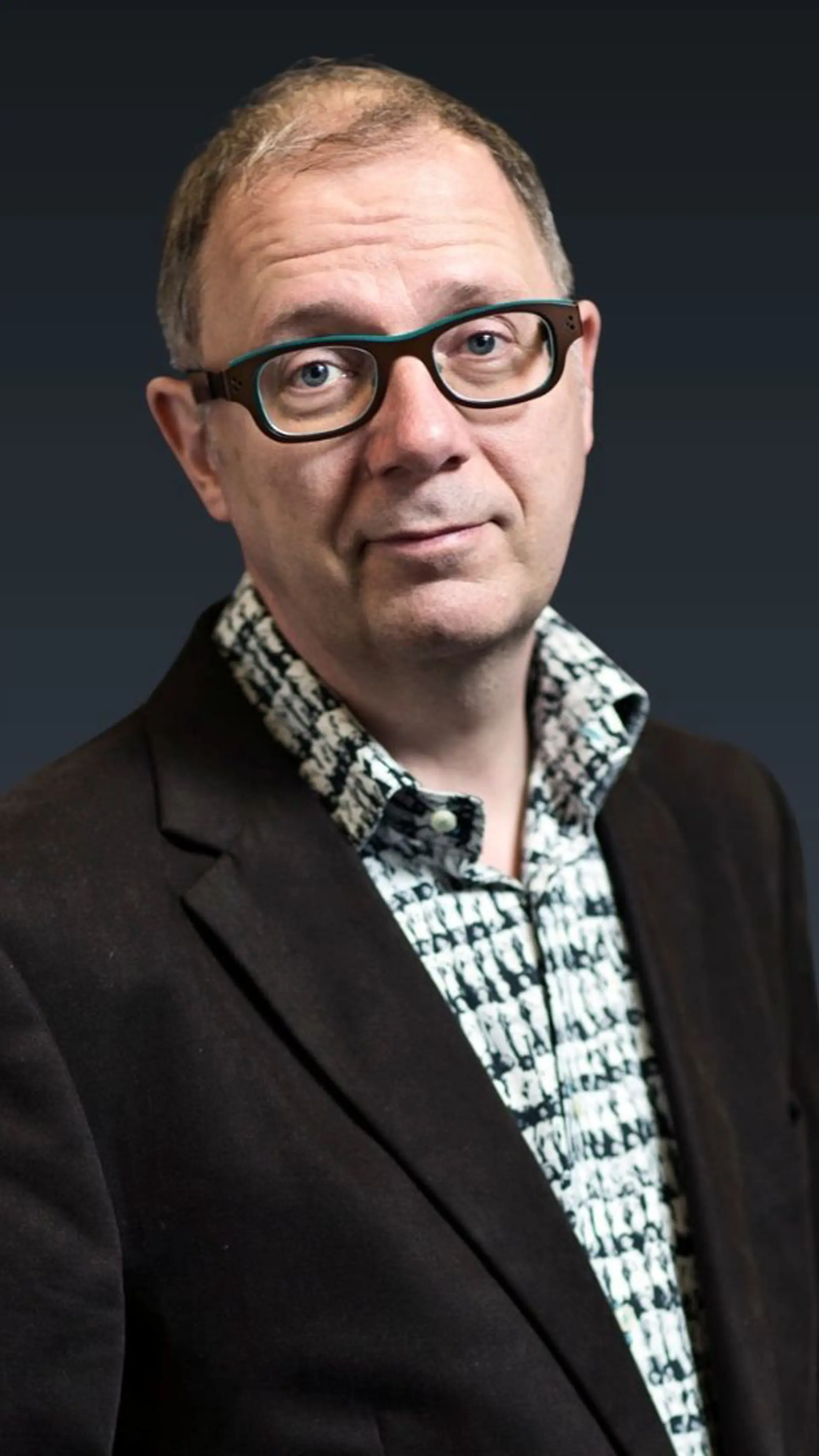 Victor Lamme - Hoogleraar en neurowetenschapper met uitgebreide expertise in bewustzijn, gedragsbeïnvloeding, en de praktische toepassingen van hersenonderzoek binnen organisaties.