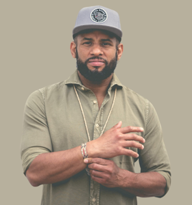 Mitchell Brunings - Muzikant, storyteller en ervaringsdeskundige die laat zien hoe veerkracht, creativiteit en groei elkaar versterken in uitdagende en veranderende tijden.