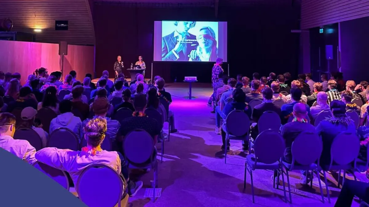 Blind vertrouwen: wat Esther Crombag organisaties leert over veerkracht en geluk