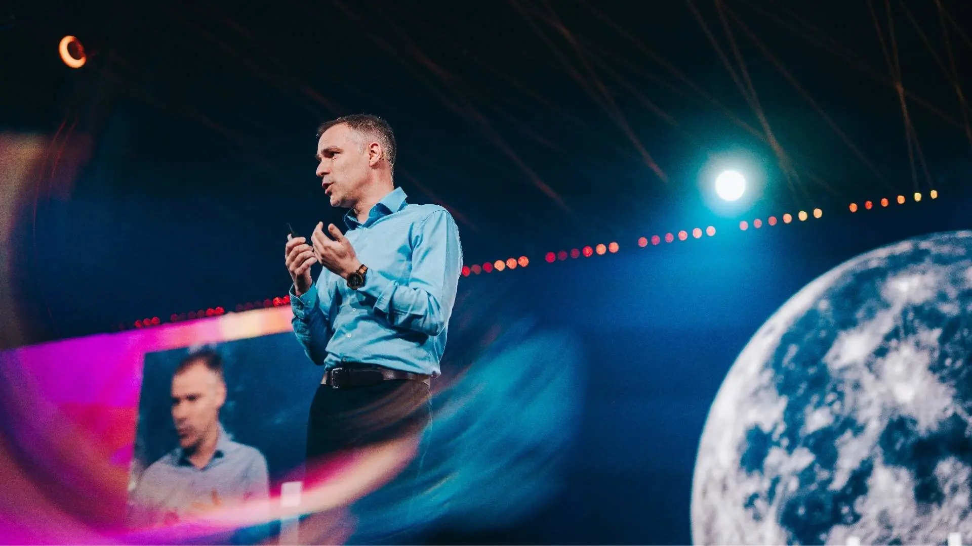 Stijn Ilsen - <p>Ruimtevaartingenieur en storyteller die complexe innovatie vertaalt naar inspirerende lessen over leiderschap, teamwork en gedurfd denken.</p>
