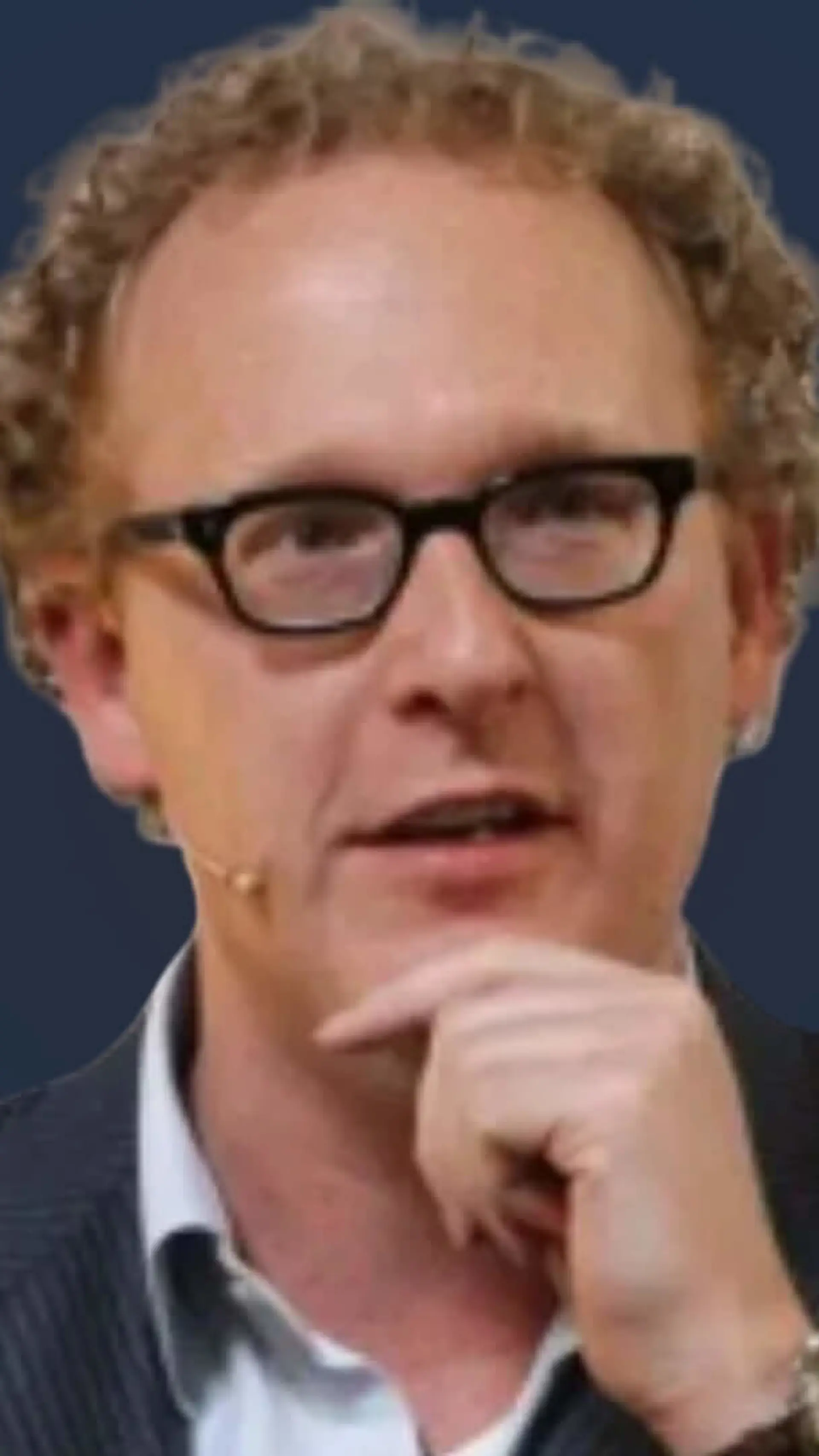 Rens de Jong - <p data-start="2291" data-end="2458">Radiopresentator, ondernemer en moderator die energie, humor en scherpe vragen inzet om elk event te versterken en de discussie naar een hoger niveau te brengen.</p>