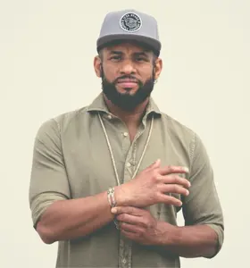 Mitchell Brunings - Muzikant, storyteller en ervaringsdeskundige die laat zien hoe veerkracht, creativiteit en groei elkaar versterken in uitdagende en veranderende tijden.