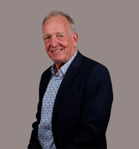 Anne de Jong - Oud-politieman en crisis-trainer brengt diepgaande inzichten over leiderschap onder druk, mentale weerbaarheid en scenario-gericht handelen naar jouw organisatie.