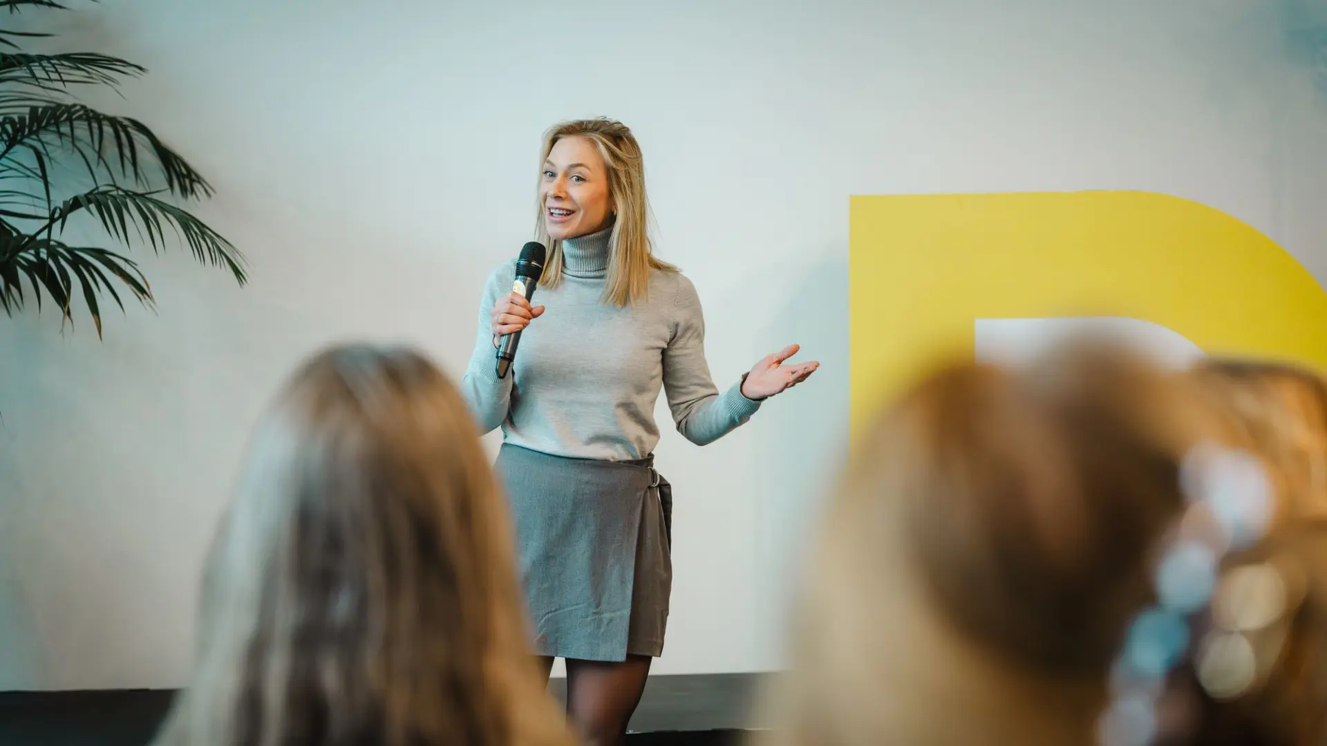 Manouk Schipper - <p>Spreker, coach en voormalig sociaal werker die met een rauw persoonlijk verhaal laat voelen hoe rouw, overbelasting en veerkracht doorwerken.</p>