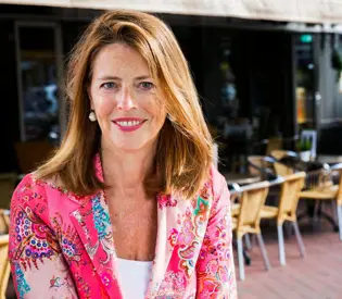 Petra Stienen: de diplomaat die de wereld vertaalt naar verhalen vol verbinding