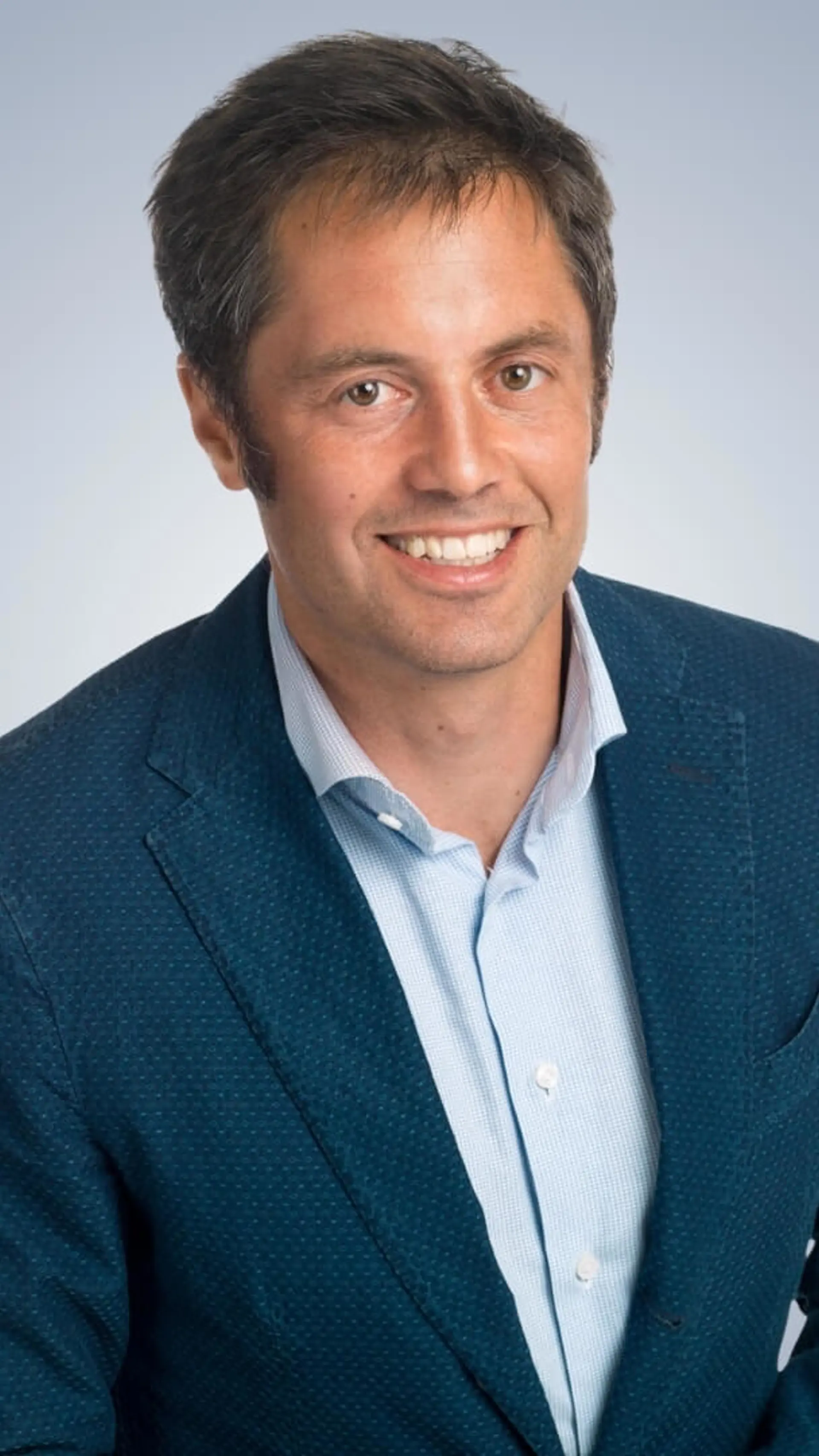 Lucas Schröder - <p>Bekroonde oceaanzeiler, ervaren teamcoach en organisatieadviseur. Hij deelt unieke inzichten in prestaties onder druk en teamdynamiek.</p>