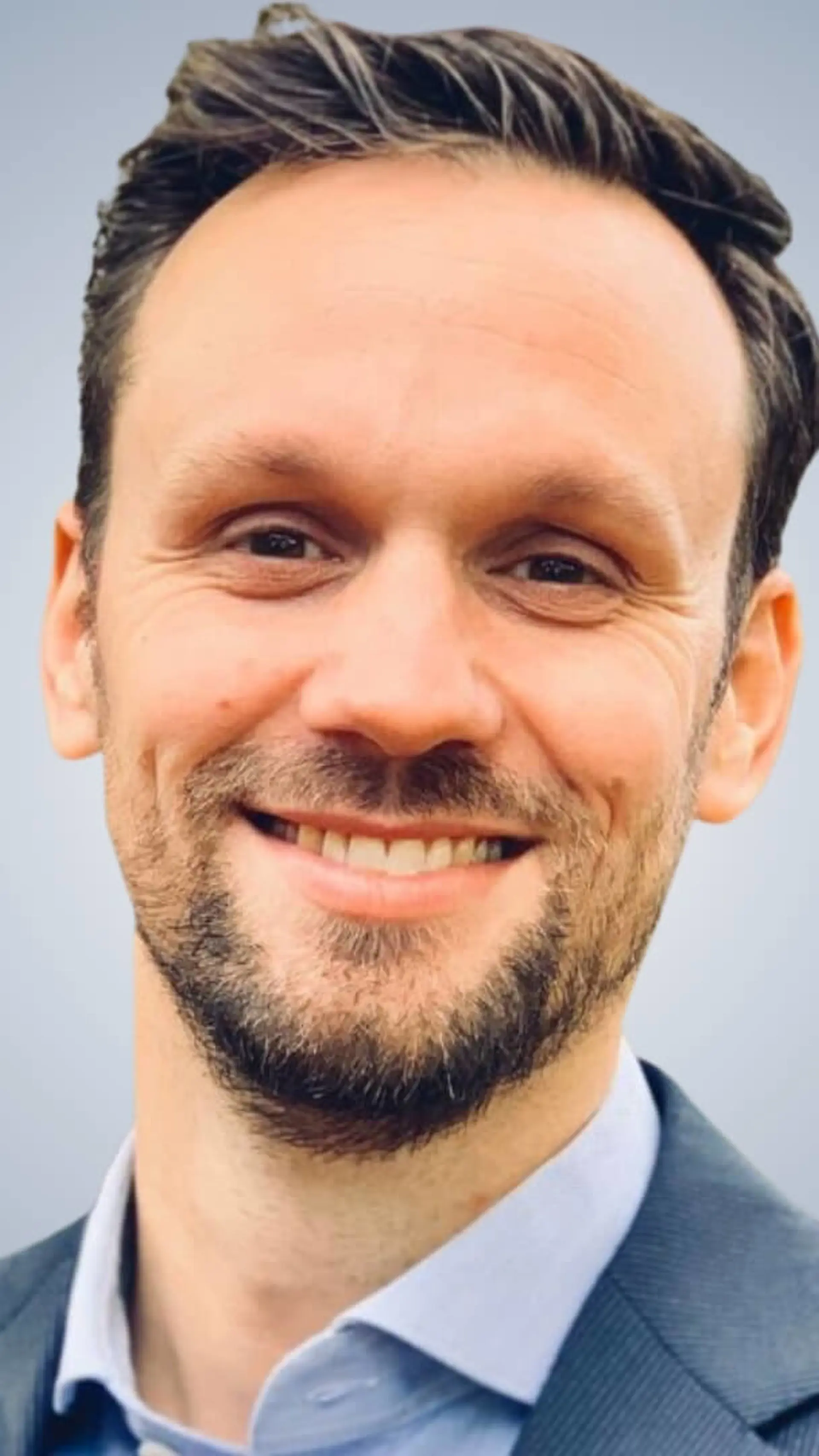 Joël Aerts - <p data-start="2144" data-end="2296">Leiderschapsexpert en bestsellerauteur die wetenschappelijke inzichten omzet in praktische strategieën om professionals en teams direct te versterken.</p>